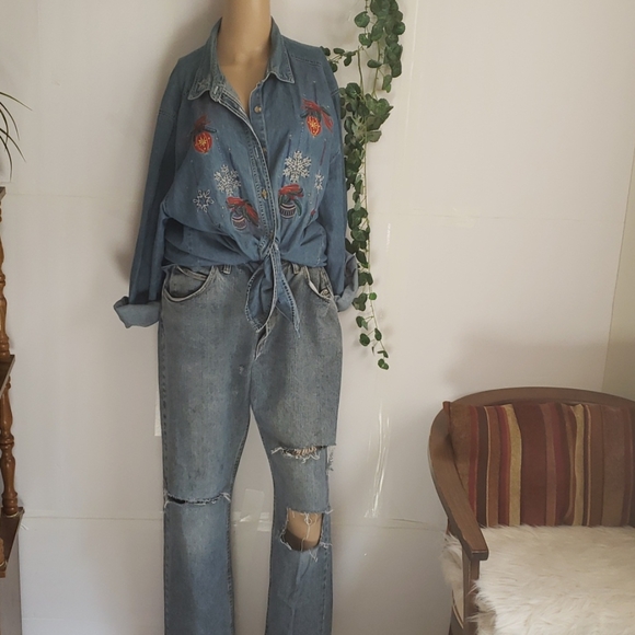 Vintage Distressed High Rise  Jean's - Picture 2 of 8
